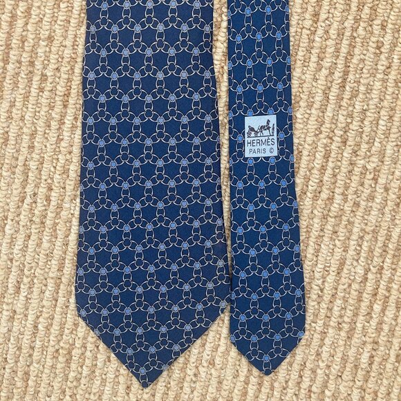 100% REAL HERMES TIE ~ NAVY BLUE w BLUE & WHITE HORSE BRIDLE CHAIN LINKS XXL - Picture 2 of 4